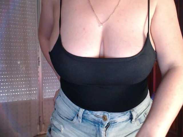 Alina-Lovely live cam on BongaCams