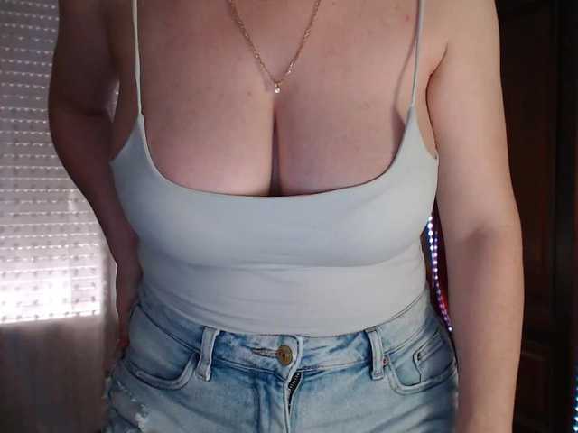 Alina-Lovely live cam on BongaCams