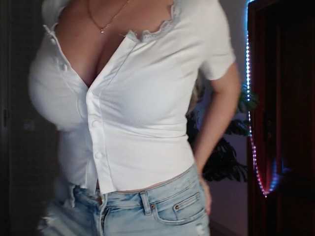 Alina-Lovely live cam on BongaCams