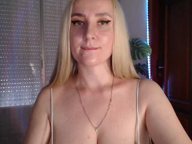 Alina-Lovely live cam on BongaCams