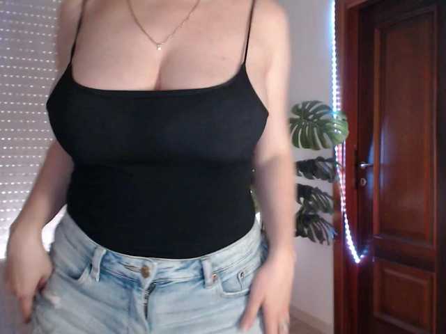 Alina-Lovely live cam