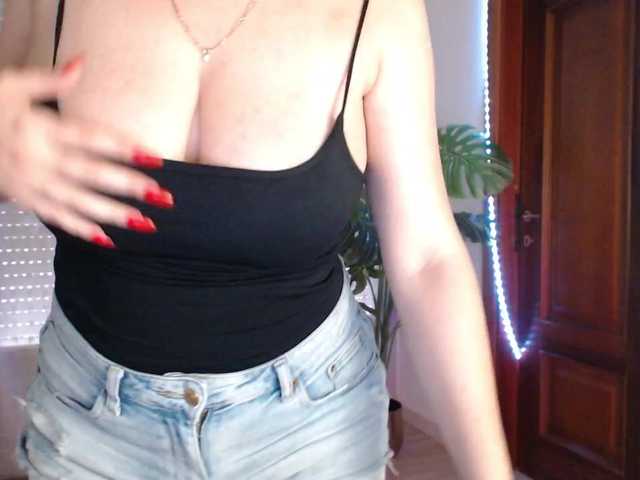 Alina-Lovely live cam on BongaCams