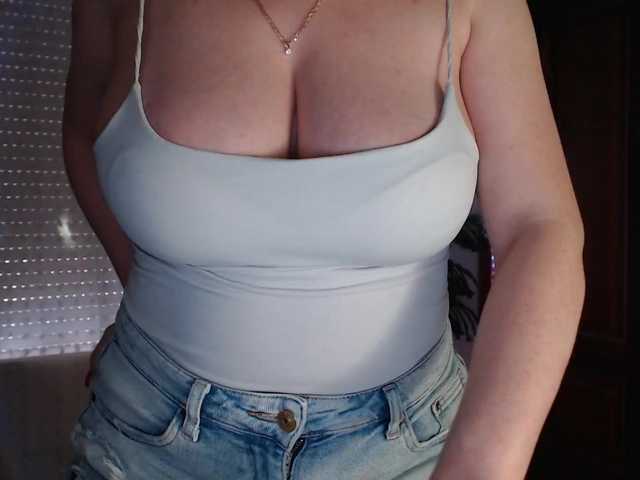 Alina-Lovely live cam on BongaCams