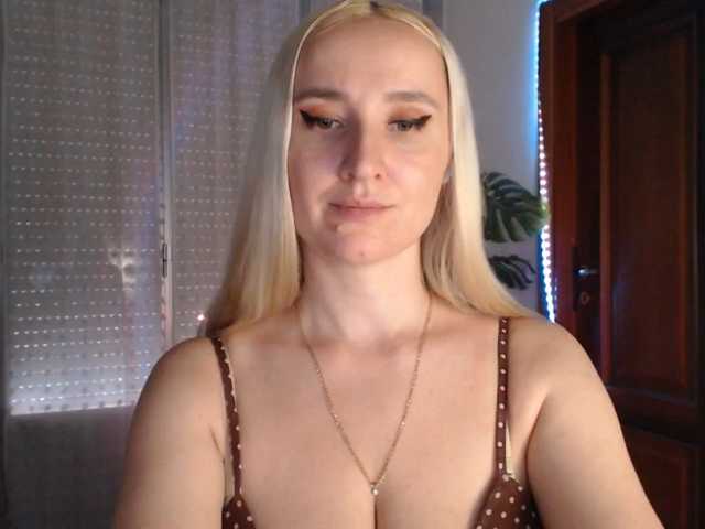 Alina-Lovely live cam on BongaCams