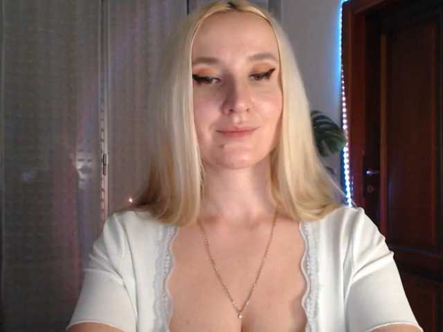 Alina-Lovely live cam on BongaCams