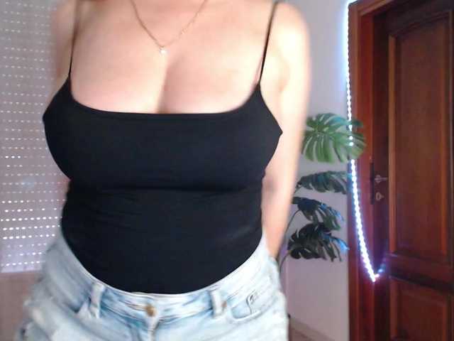 Alina-Lovely live cam on BongaCams