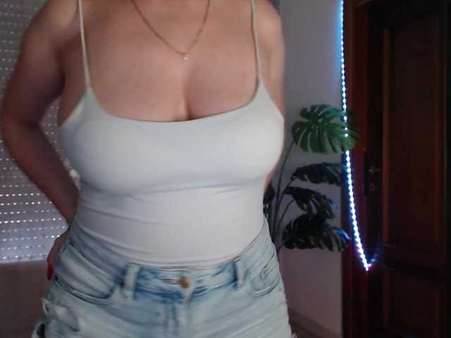 Alina-Lovely live cam on BongaCams