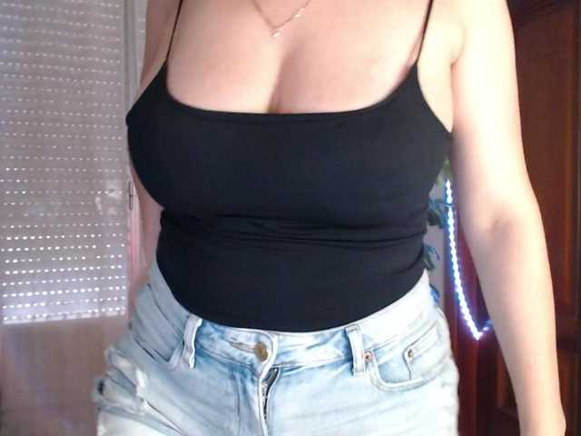 le modèle Alina-Lovely est en webcam porno dans un show sur le site bongacams, il possède les tags suivants: White/Caucasian,Blonde,Shaved