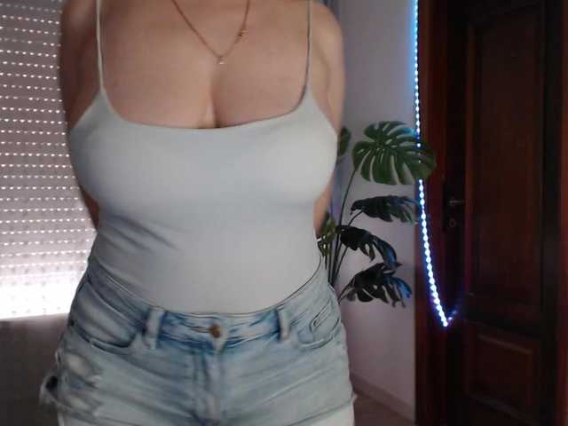 Alina-Lovely live cam on BongaCams