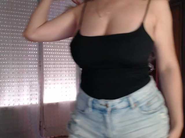 Alina-Lovely live cam on BongaCams