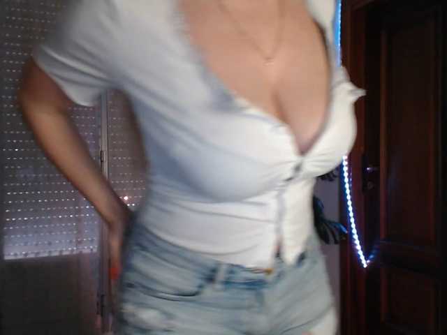 Alina-Lovely live cam on BongaCams