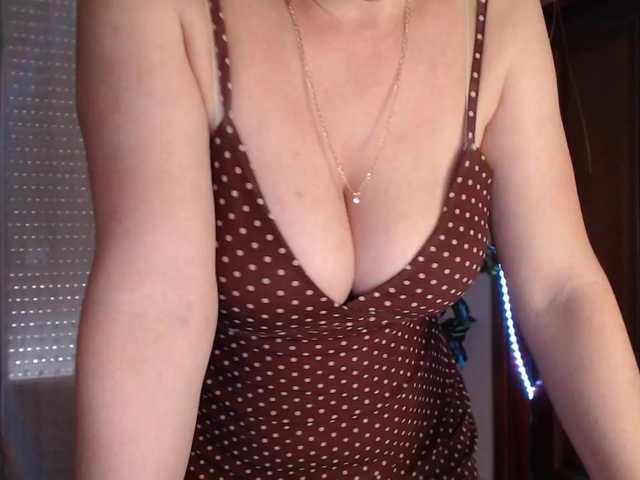 Alina-Lovely live cam on BongaCams