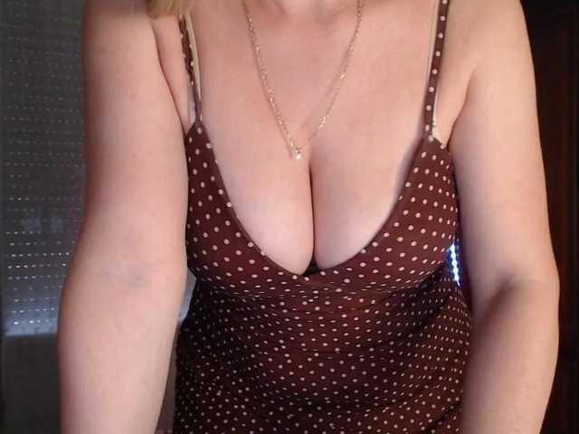 Alina-Lovely live cam on BongaCams