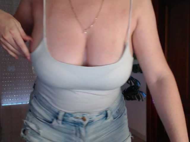 Alina-Lovely live cam on BongaCams