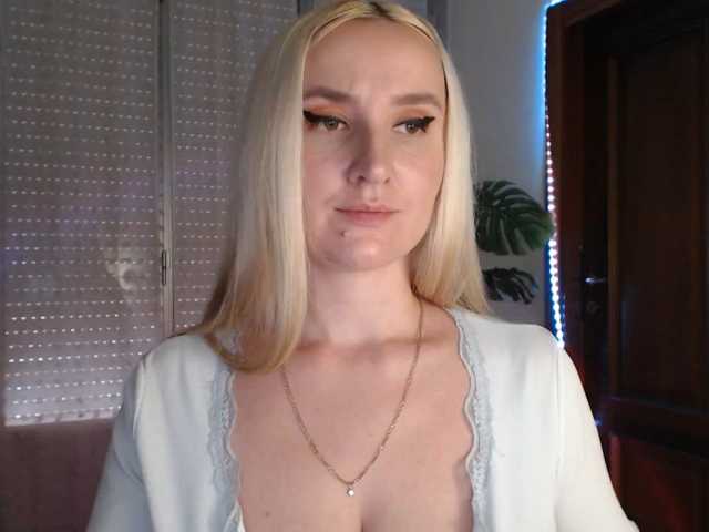 Alina-Lovely live cam on BongaCams