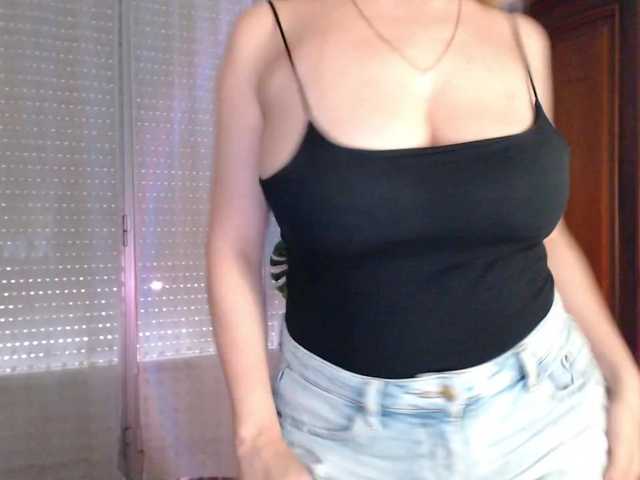 Alina-Lovely live cam on BongaCams