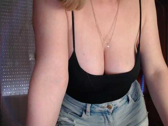 Alina-Lovely live cam on BongaCams