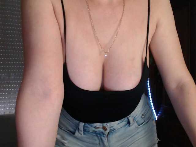 Alina-Lovely live webcam show