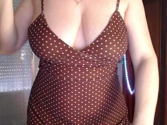 Alina-Lovely live cam on BongaCams