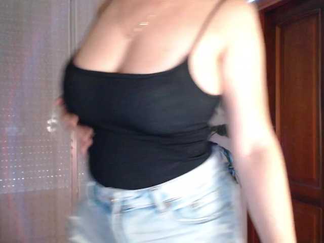 Alina-Lovely live cam on BongaCams