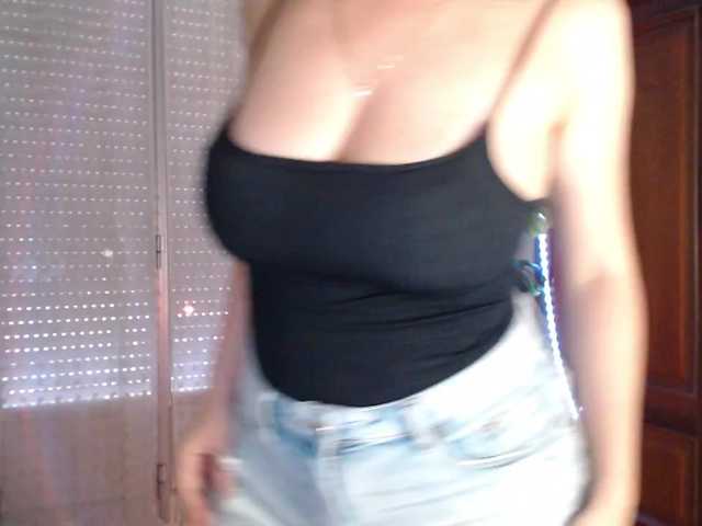 Alina-Lovely live cam on BongaCams