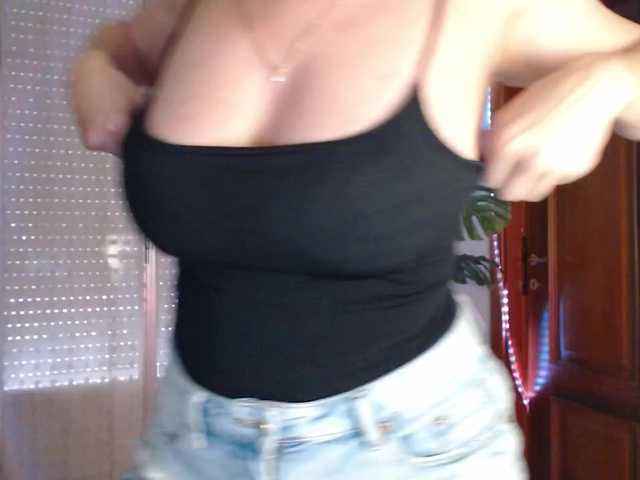 le modèle Alina-Lovely est en webcam porno dans un show sur le site bongacams, il possède les tags suivants: White/Caucasian,Blonde,Shaved