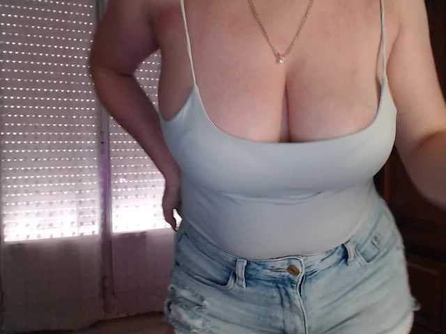 Alina-Lovely live cam on BongaCams