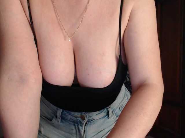 Alina-Lovely live webcam show