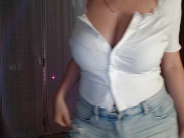 Alina-Lovely live cam on BongaCams