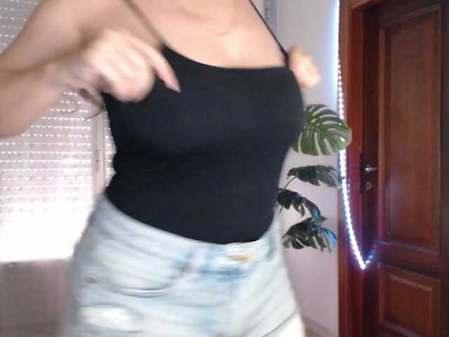 Alina-Lovely live cam on BongaCams