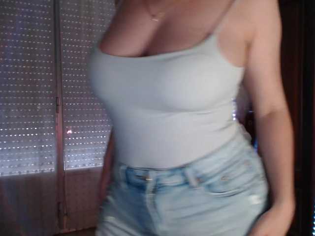 Alina-Lovely live cam on BongaCams