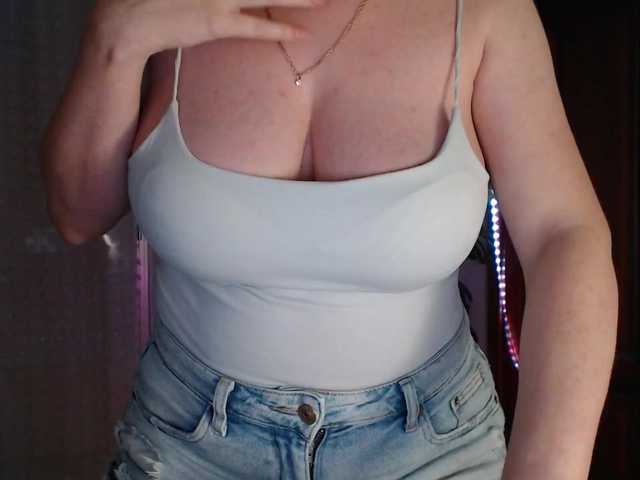 Alina-Lovely live cam on BongaCams
