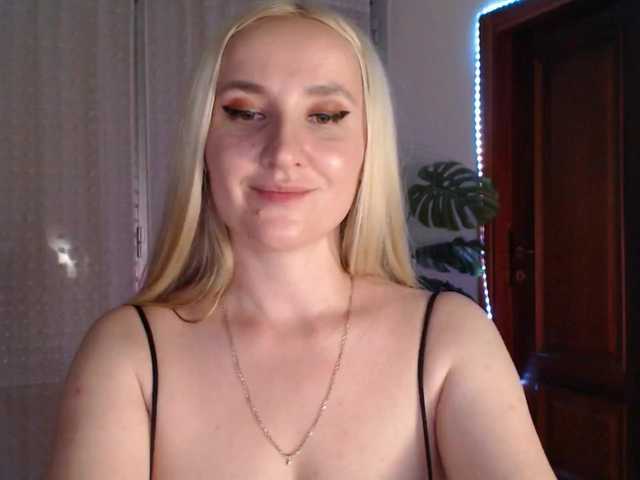 Alina-Lovely live cam on BongaCams