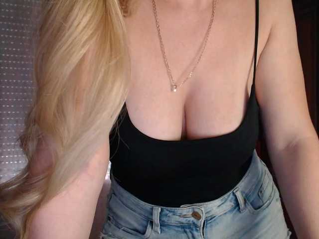 Alina-Lovely live cam on BongaCams