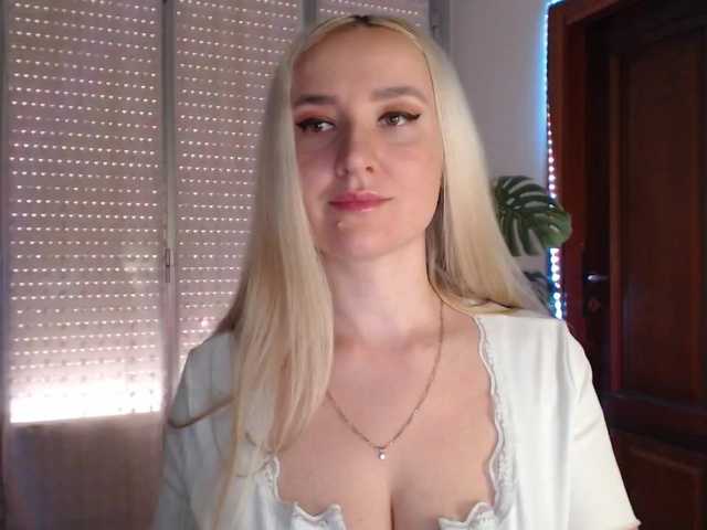 Alina-Lovely live cam on BongaCams