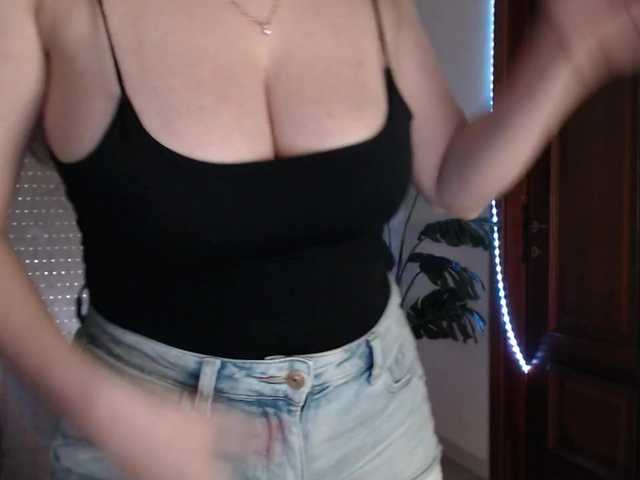 Alina-Lovely live cam on BongaCams