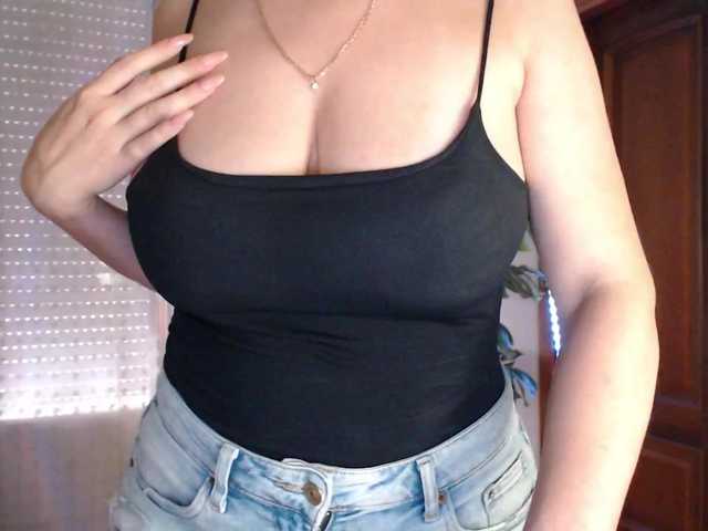 Alina-Lovely live cam on BongaCams