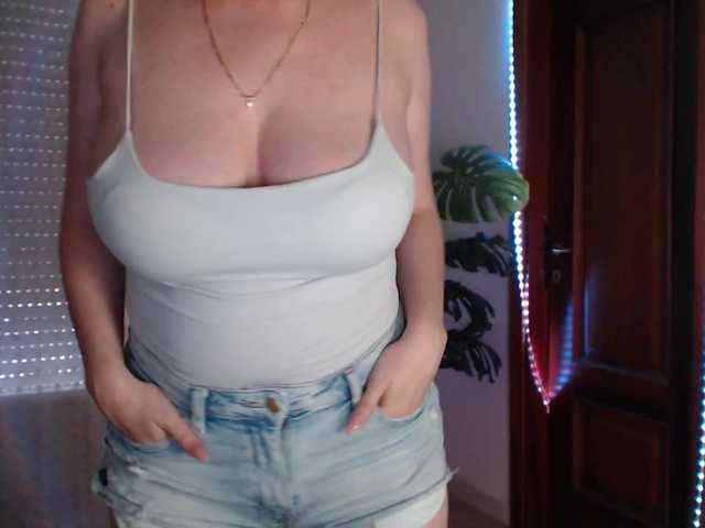 Alina-Lovely live cam on BongaCams