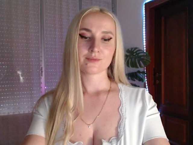 Alina-Lovely live cam on BongaCams