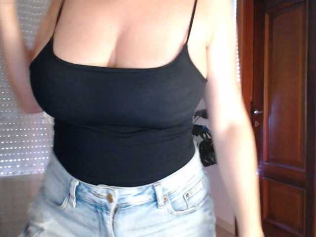 Alina-Lovely live cam on BongaCams