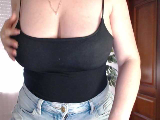 Alina-Lovely live cam on BongaCams