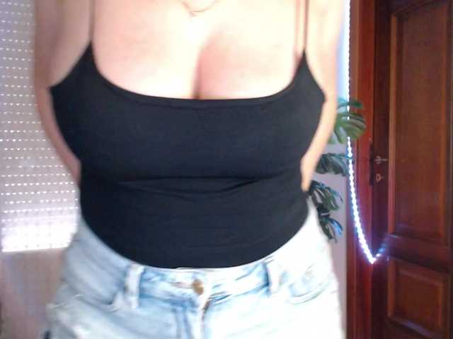 Alina-Lovely live cam on BongaCams