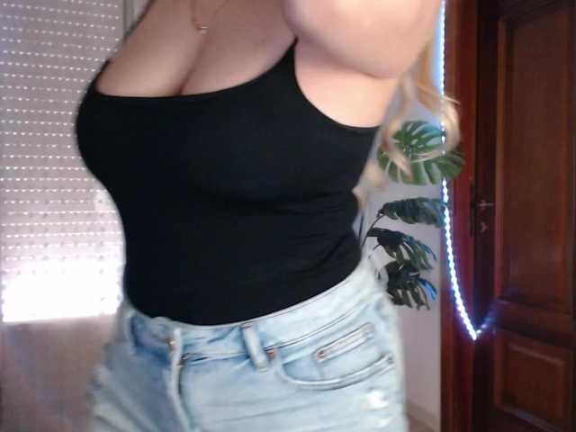 Alina-Lovely live cam on BongaCams