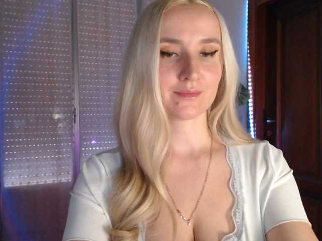 Alina-Lovely live cam on BongaCams
