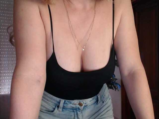 Alina-Lovely live cam on BongaCams