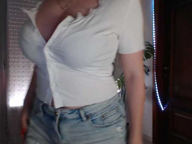 Alina-Lovely webcam