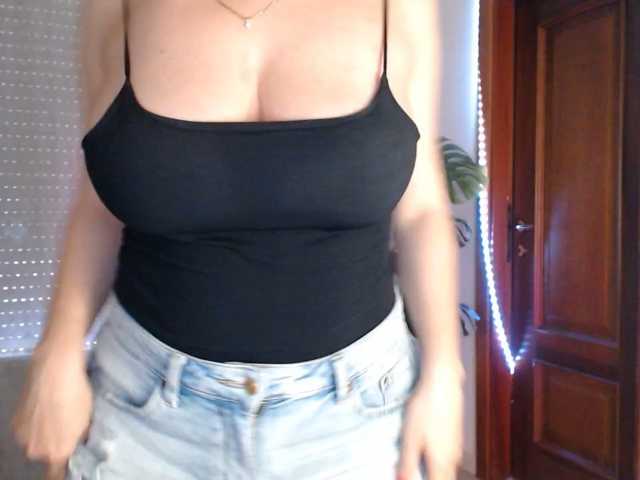 Alina-Lovely live cam on BongaCams