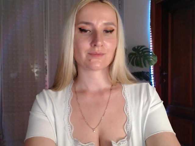 Alina-Lovely live cam on BongaCams