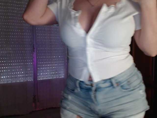 Alina-Lovely's BongaCams show and profile