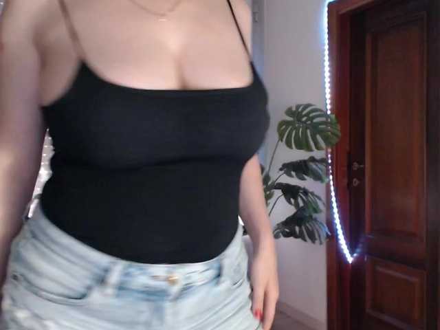 Alina-Lovely live cam on BongaCams